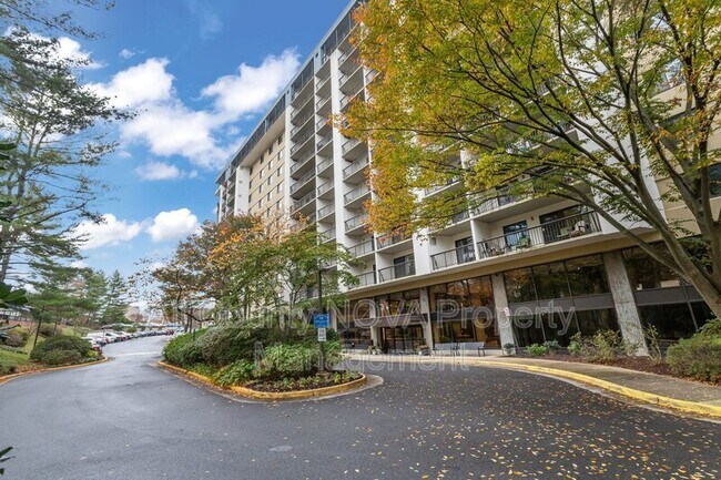 Foto del edificio - 3800 Powell Ln