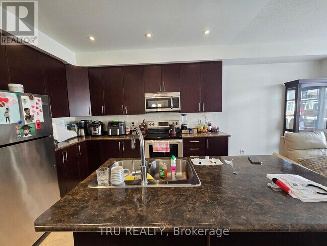 Building Photo - 534 Rioja St