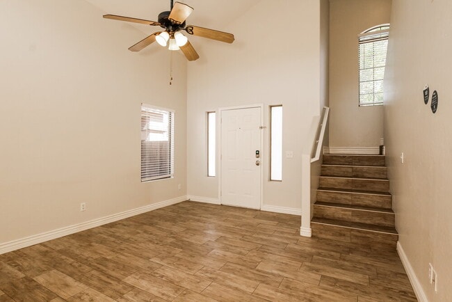 Foto del edificio - 8802 E University Dr