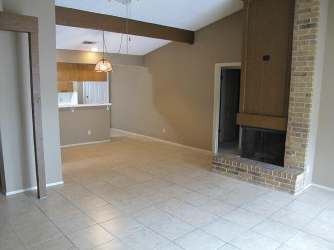 Foto del edificio - 8111 Ceberry Dr