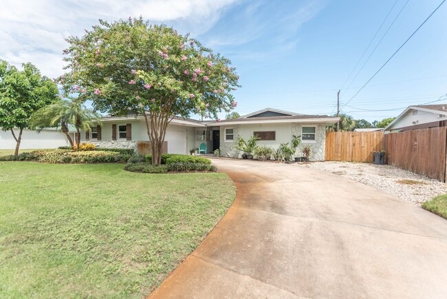 Foto del edificio - Beautiful 4 Bedroom house for rent on the ...