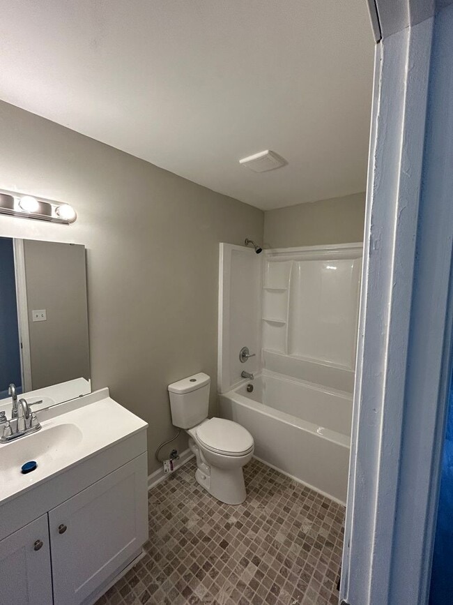 Building Photo - 27 Brunson St