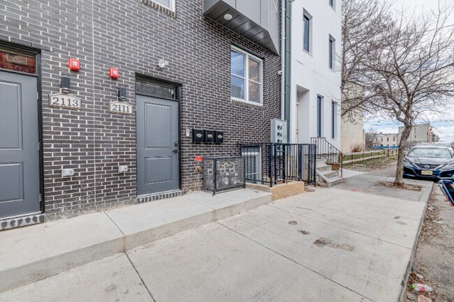Building Photo - 2115 Master St