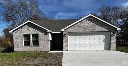 Building Photo - 206 White St