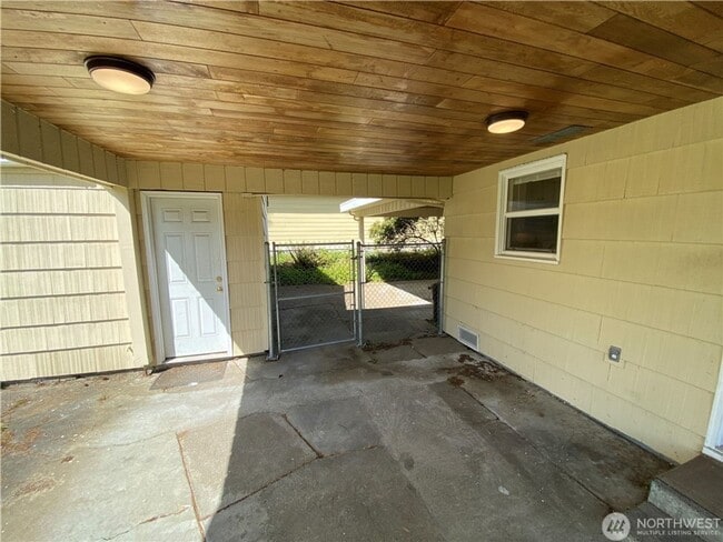 Building Photo - 2bd/1ba Seatac Home