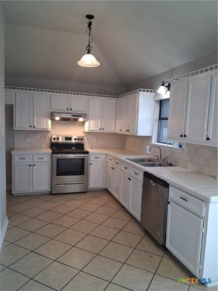 Foto del edificio - 3801 Riverrock Dr