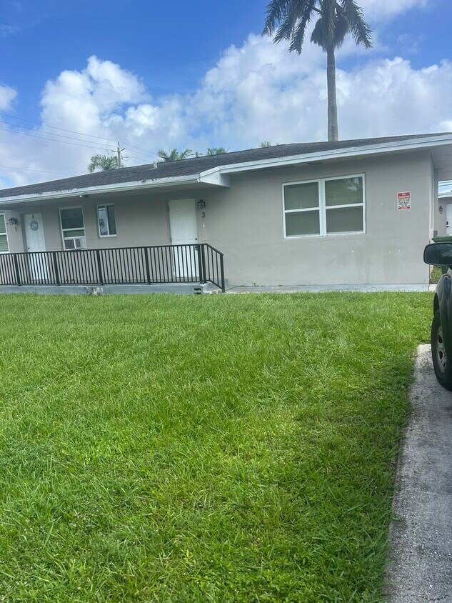 Foto principal - 3890 Lakewood Rd