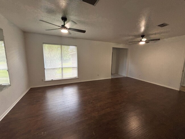 Building Photo - Spacious JHome in Southern Hills