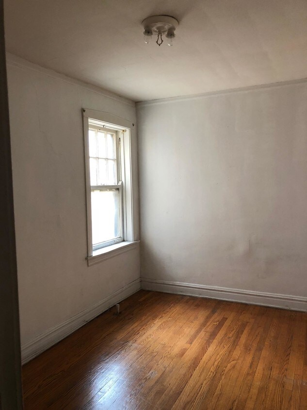Primary Photo - 2115 S Oak Park Ave