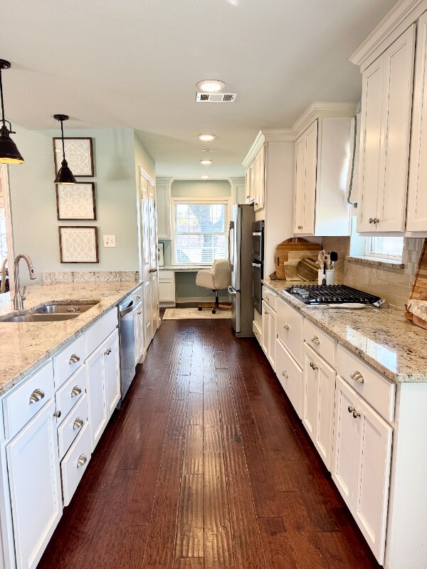 Foto del edificio - 880 Estelle Ln