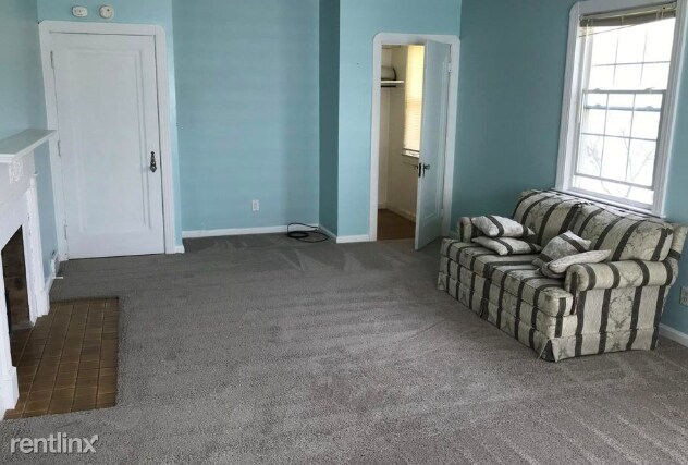 Building Photo - 4 br, 2 bath Townhome - 3695 Strandhill Rd