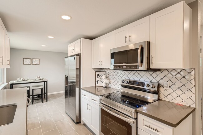 Charming 3BR Townhome in Englewood - Charming 3BR Townhome in Englewood