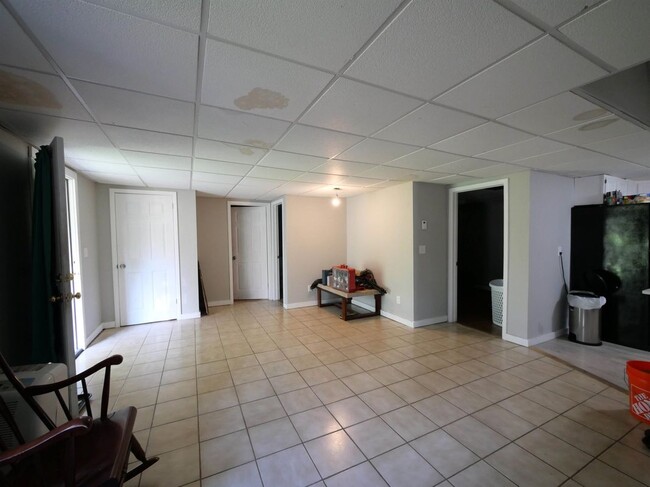 Building Photo - 85 Sylvan Ridge Rd