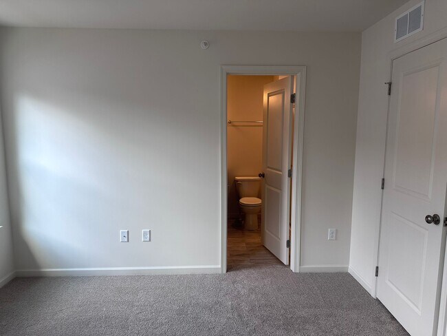 Building Photo - 110 Hawley Ct