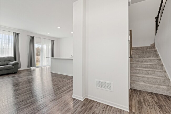 Building Photo - 1315 Draper Rd