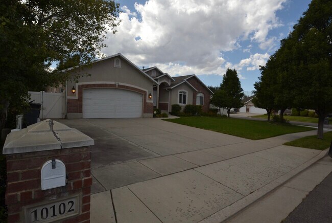 Building Photo - 10102 Tranmere Ave