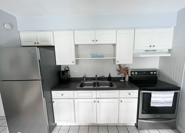 Foto del edificio - 4215 E Bay Dr