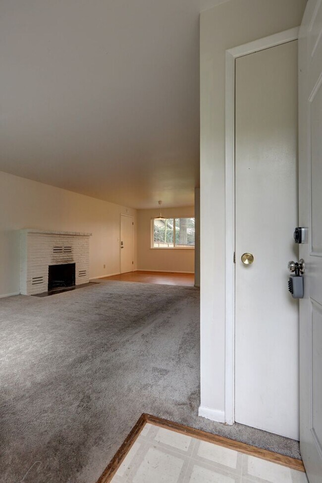 Foto del edificio - Classic Bellevue 3bd, 1.5ba Rambler Located in Perfect Enatai Location!