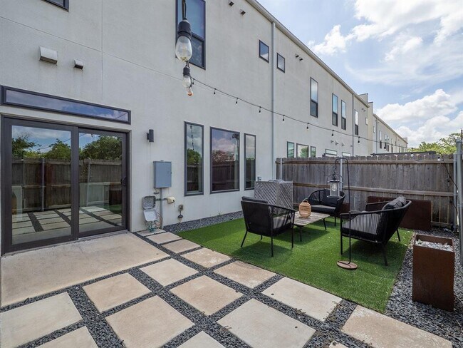 Building Photo - 6409 Berkman Dr