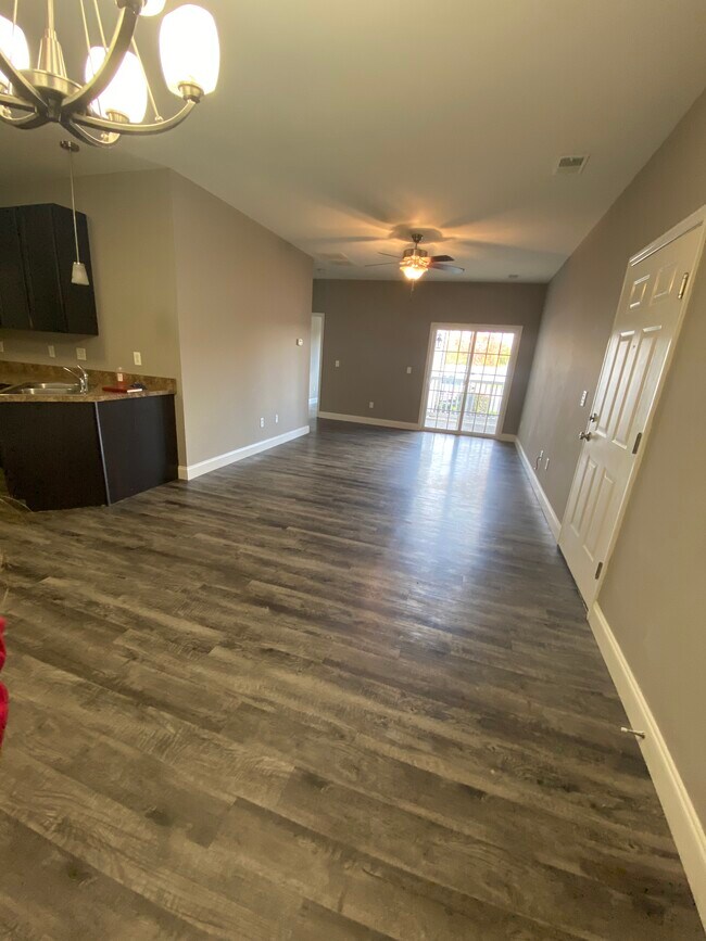 Foto del edificio - 6401 Brookfield Court Dr