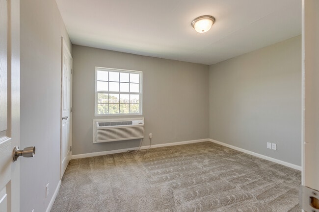 Photo - Maplehurst Apartments