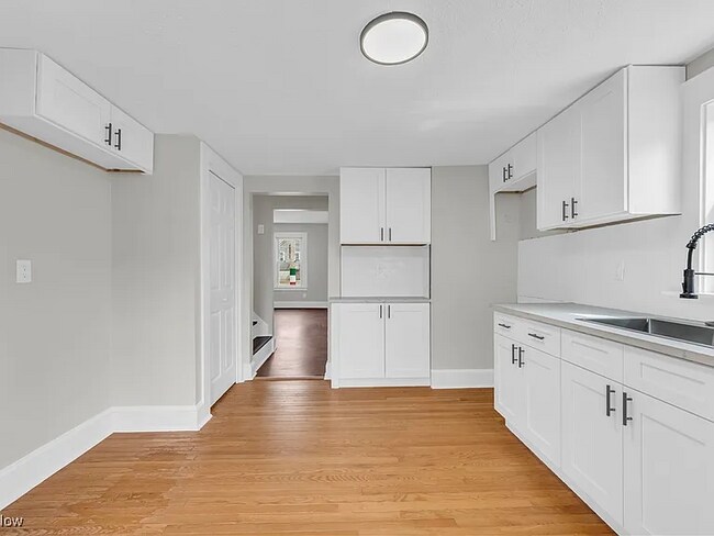 Foto del edificio - 1244 W 69th St