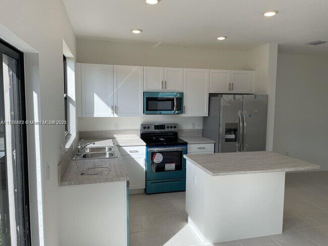 Foto del edificio - 21038 NE 8th Ave