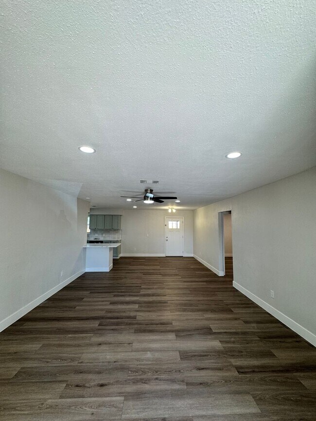 Foto del edificio - Beautifully Remodeled 3-Bedroom Home