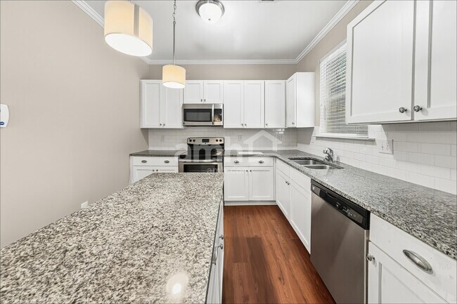 Foto del edificio - 2049 Greenfern Ct