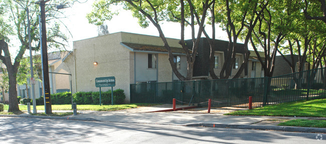 Foto del edificio - Community Arms Apartments