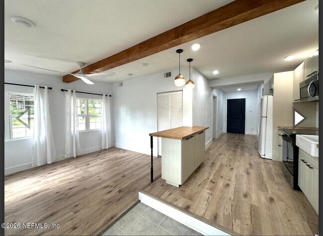 Building Photo - 8054 Graff Ln