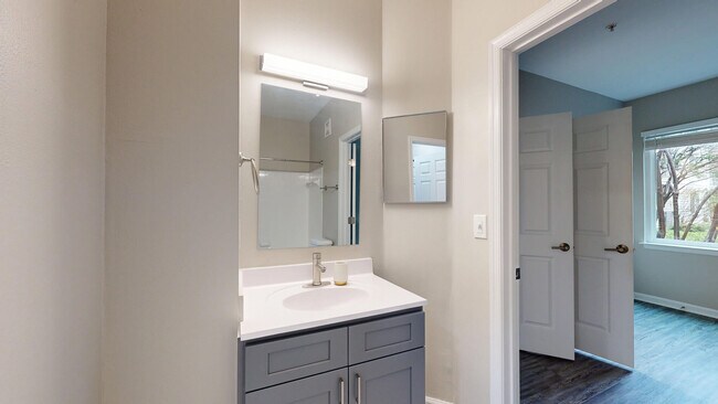 Interior Photo - 20 Lambourne