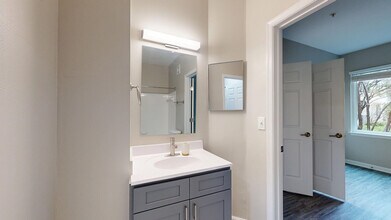 Interior Photo - 20 Lambourne