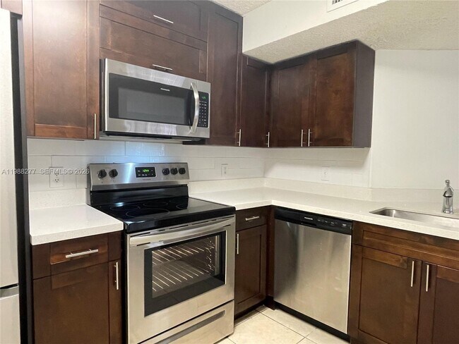Foto del edificio - 8871 Wiles Rd