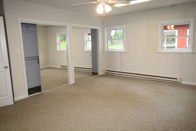 Foto del edificio - Large 4 bedroom, 2 bath home for rent in R...