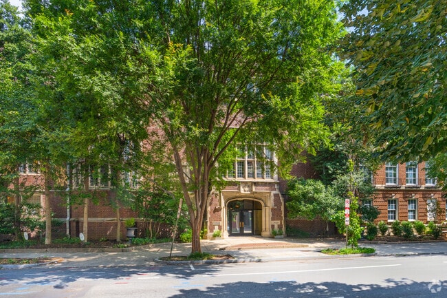 1825 R St NW - International Student House