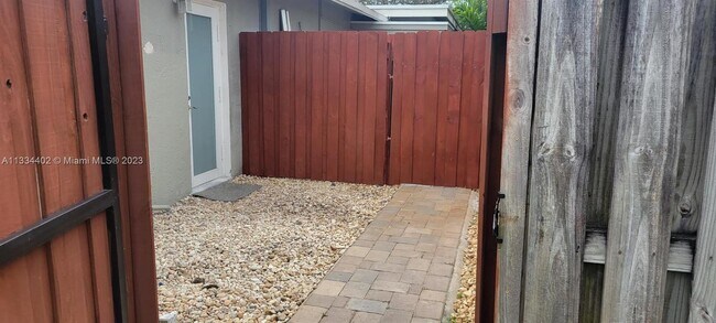 Foto del edificio - 11030 NW 18th St