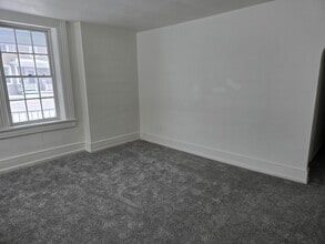 Building Photo - 108 S High St