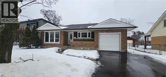 Building Photo - 427 Krug St