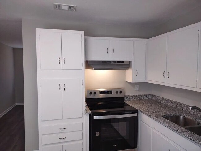 Foto del edificio - 1327 Ridgeview Rd