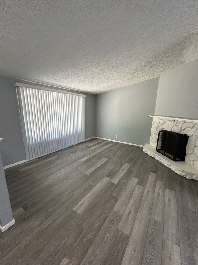 Building Photo - 24783 Parkside Dr
