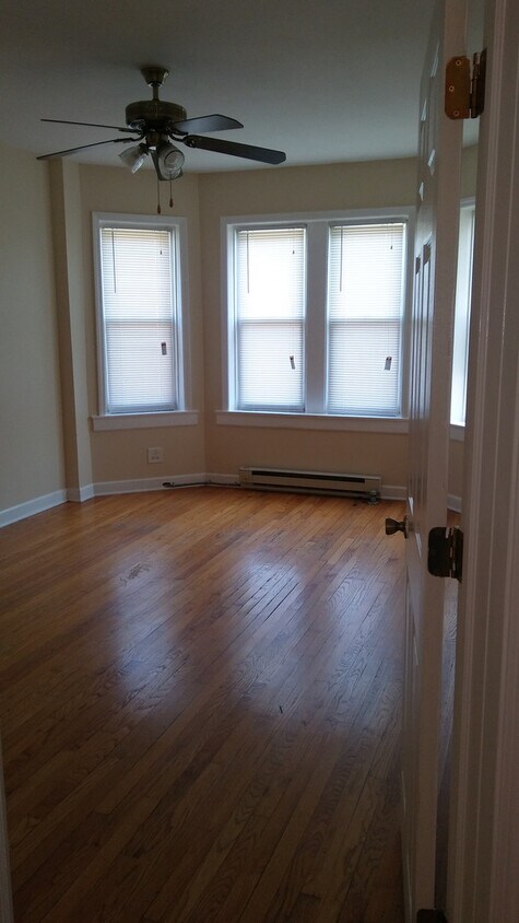 Foto del edificio - MUST SEE THIS SPACIOUS 2BEDROOM/1BATH COND...