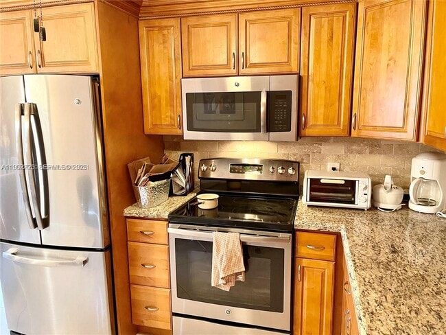 Building Photo - 2042 Newcastle A