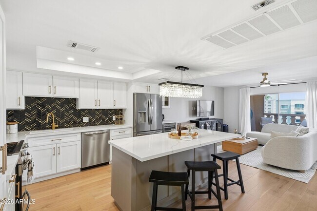 Foto del edificio - 7920 E Camelback Rd
