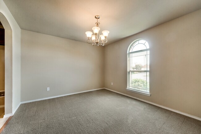 Foto del edificio - MOVE IN SPECIAL PRICING— Fort Worth: large...