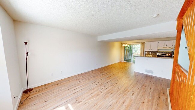 Building Photo - 5127 Singleton Dr