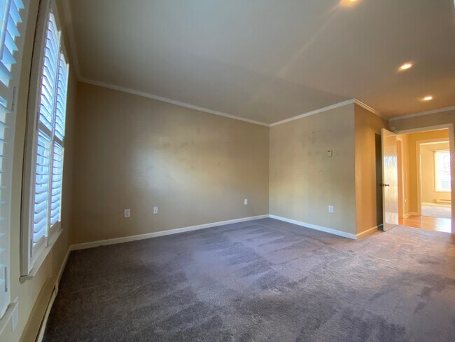Building Photo - 1272 Rhode Island St