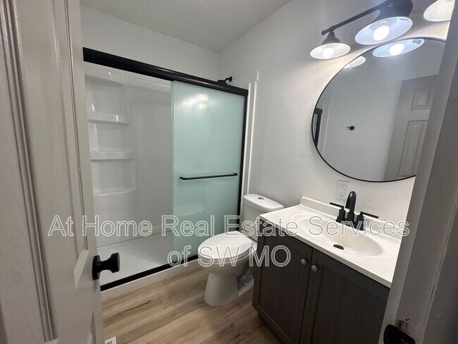 Foto del edificio - 3342 E Linwood St