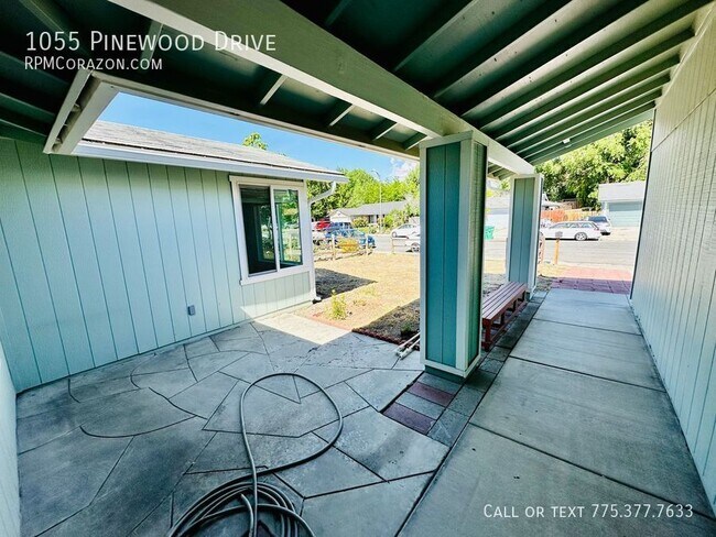 Foto del edificio - 1055 Pinewood Dr