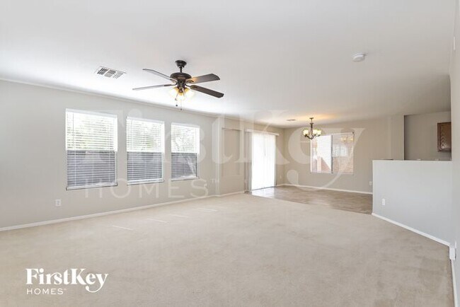 Foto del edificio - 6140 E Bramble St